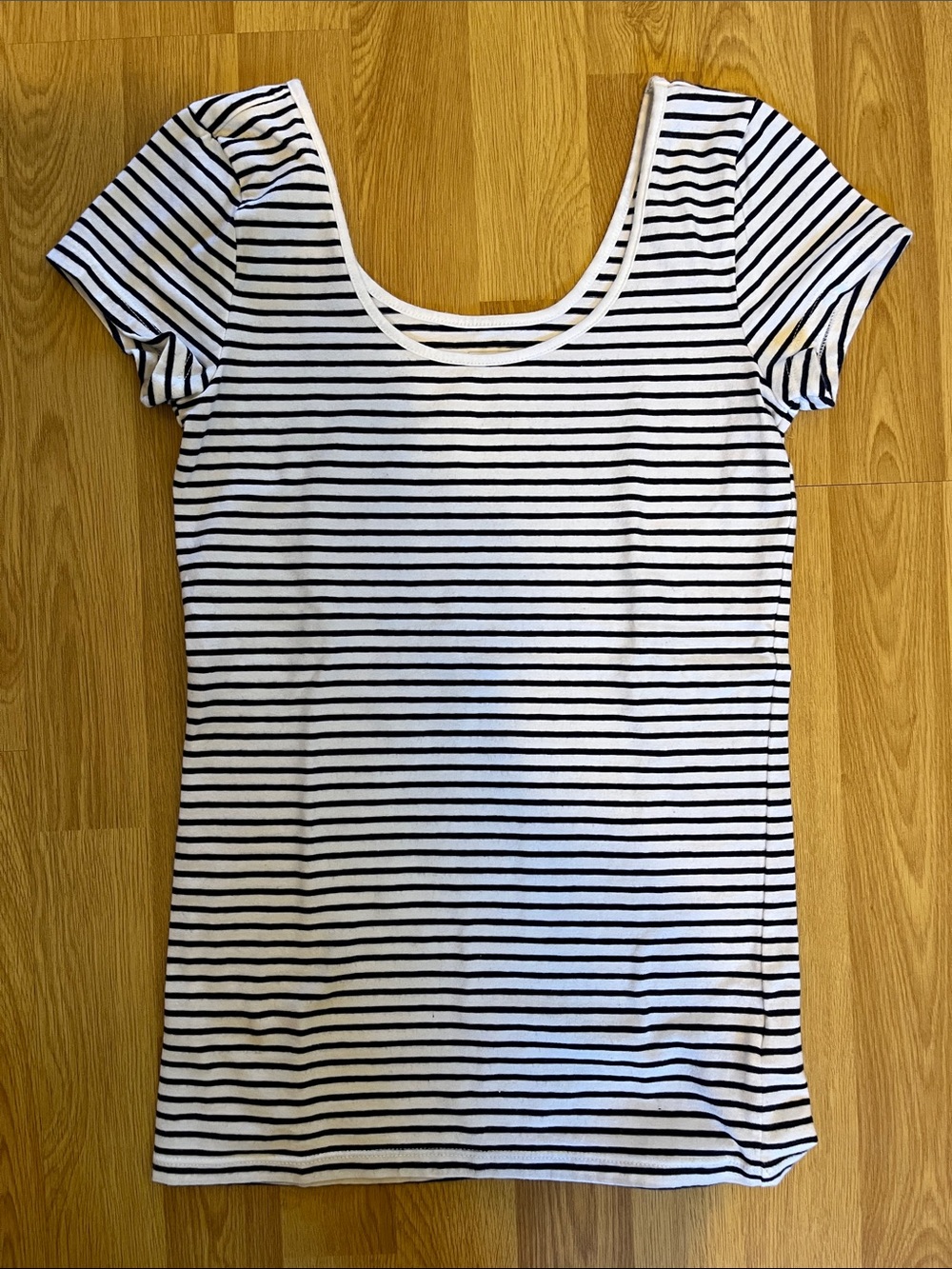 Gap Scoop Neck Short Sleeve Tee